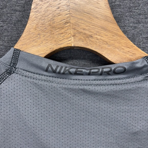 Men Nike Pro DRI-FIT Slim Fit Short Sleeve T-Shirt Mens L Gray Center Swoosh NEW - Picture 9 of 11